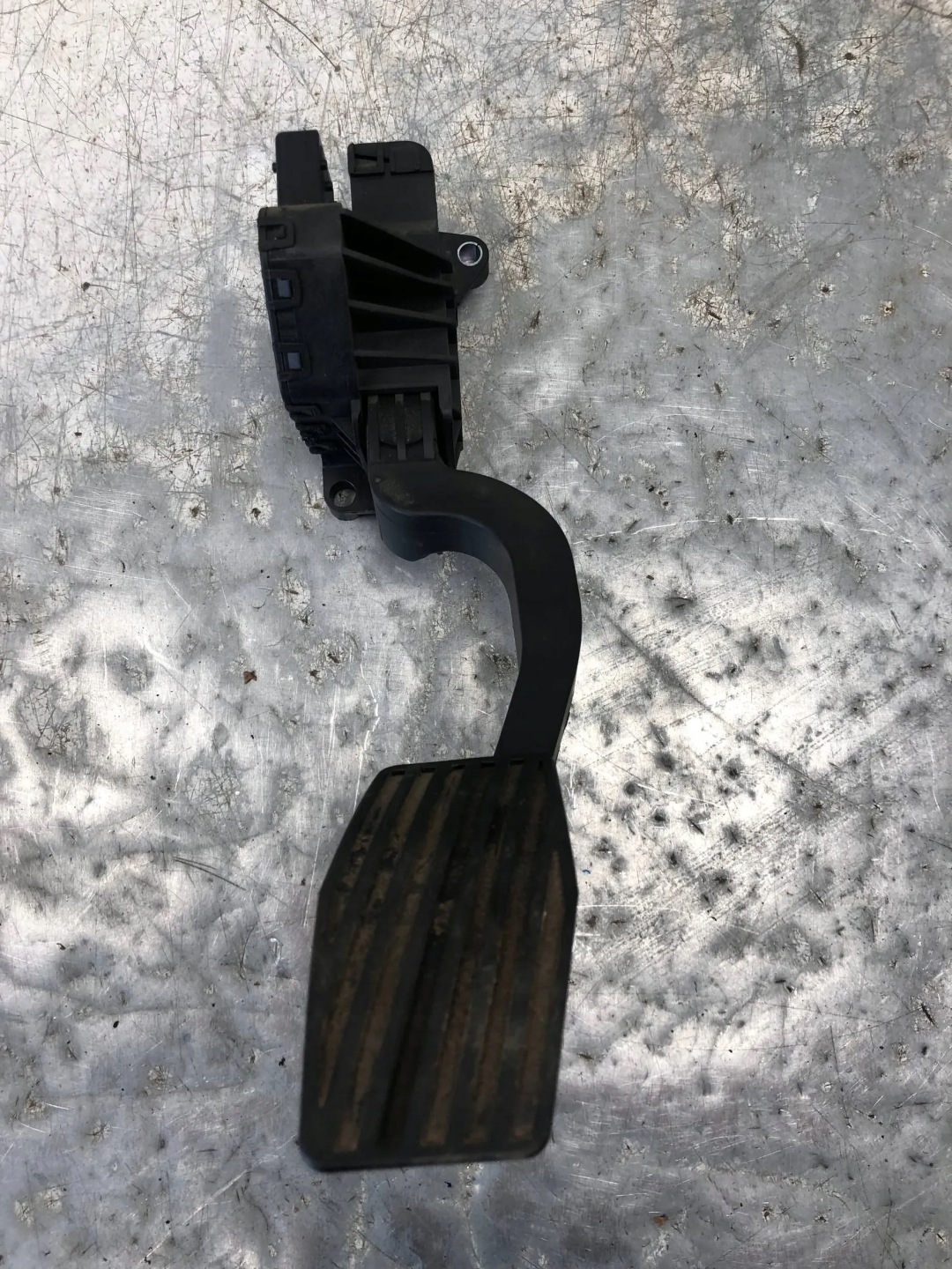 accelerator pedal potentiometer OPEL CORSA D 55702020