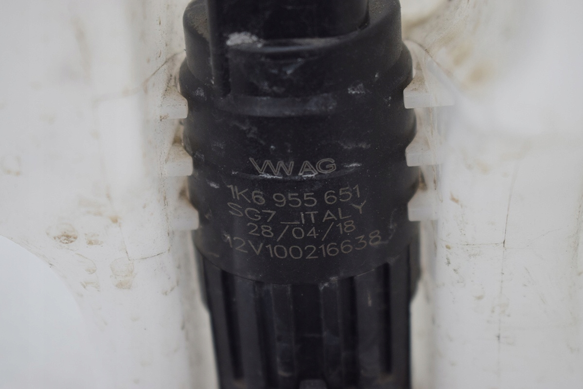 washer fluid tank VW GOLF VII 5G0955448R
