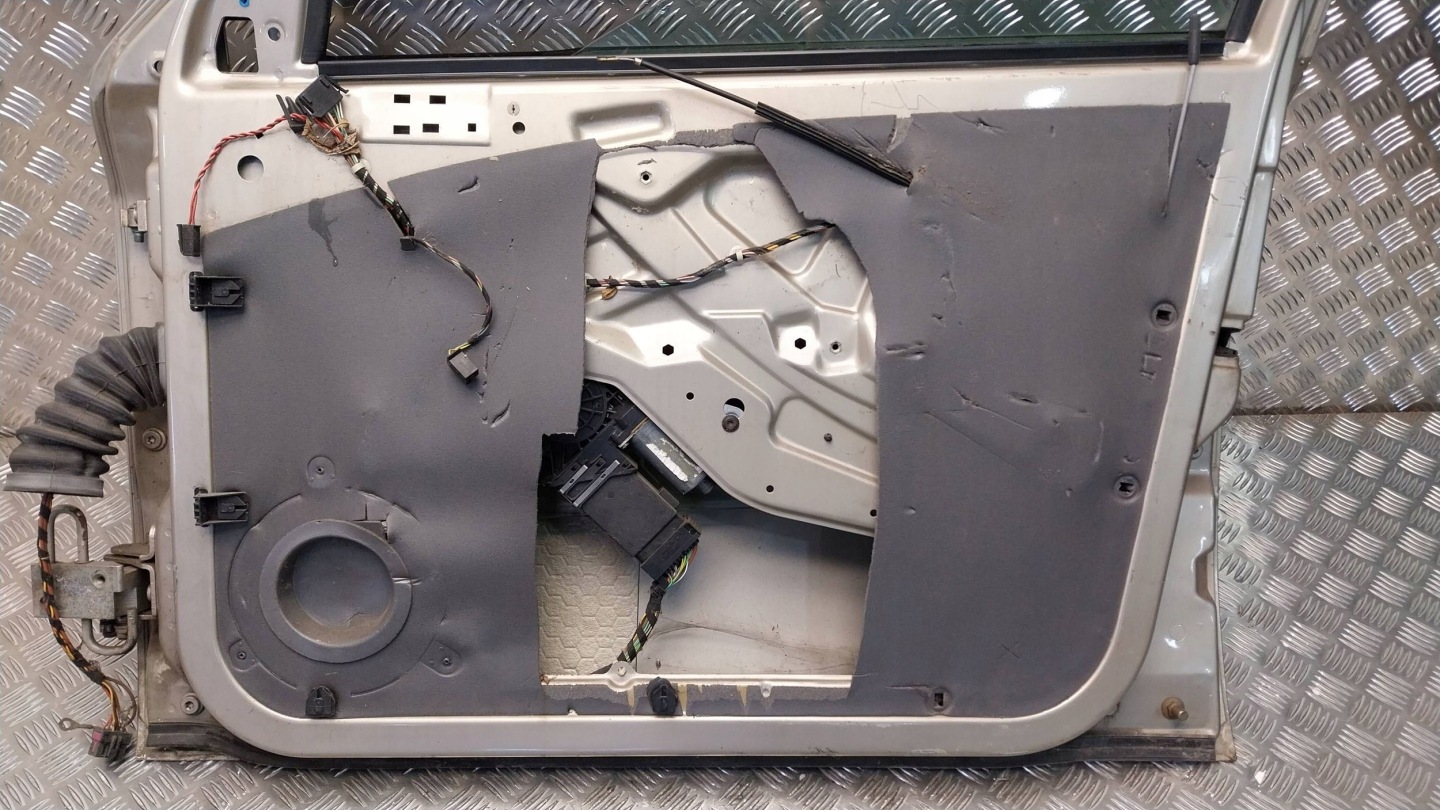 dveře předek pravé SKODA OCTAVIA a 96