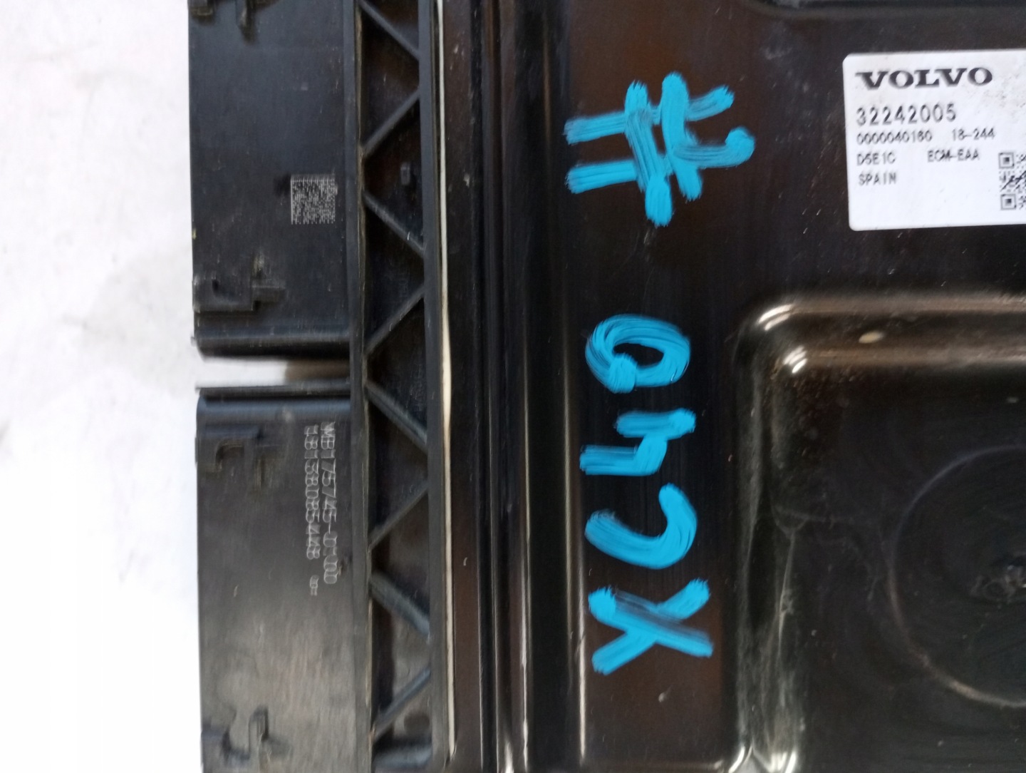 control unit computer of the engine VOLVO XC40 32242005