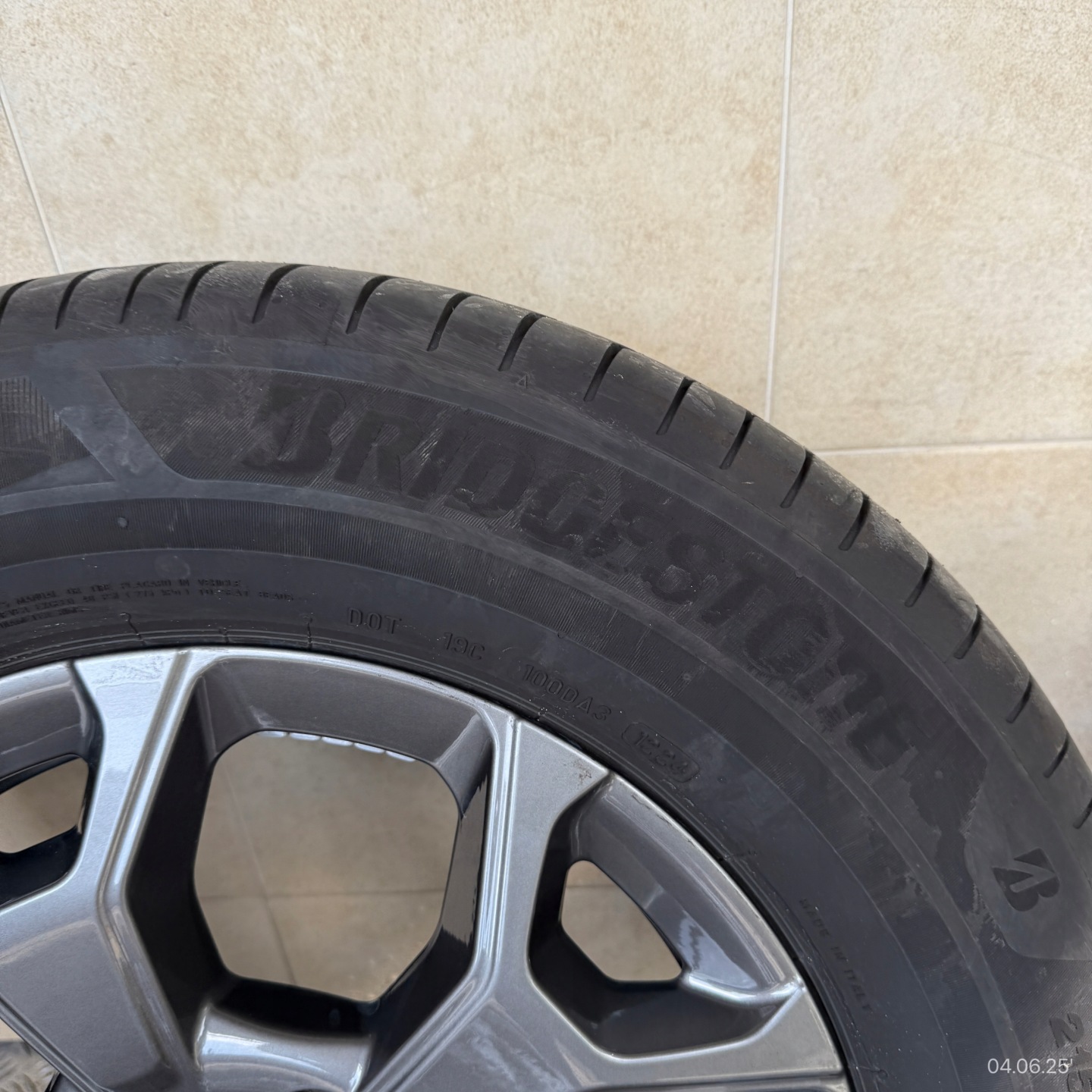 discs wheels tyres JEEP AVENGER BRIDGESTONE 215/65/16" 4MM summer