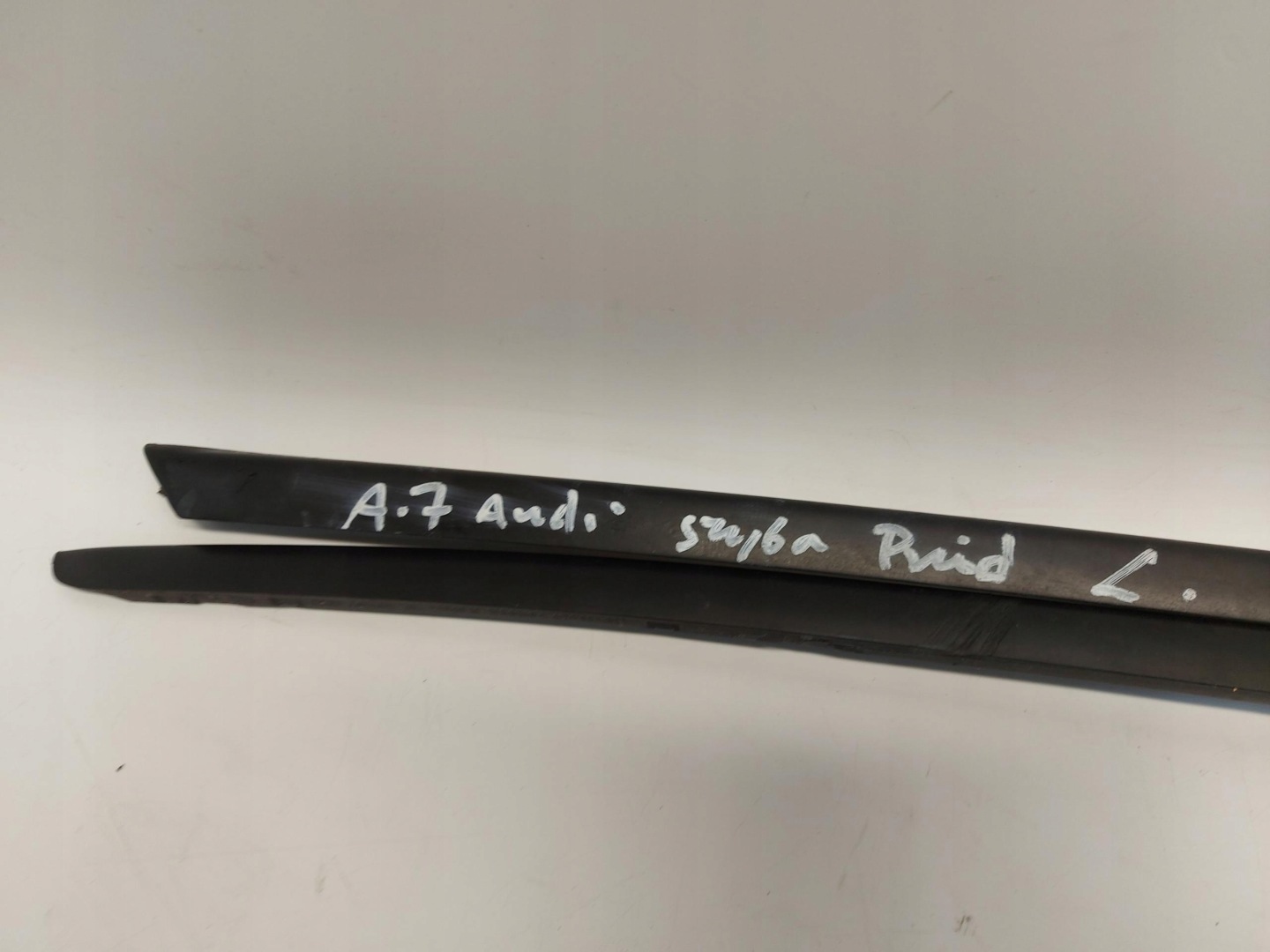 Audi A7 C7 moulding windows czolowej left right komplet 4G8854327