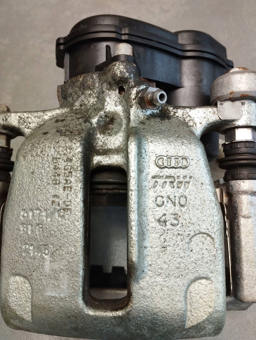 Audi A7 4G 2016 3.0 TDI caliper left rear part 4G5AE