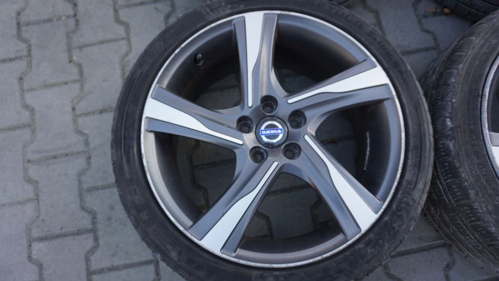 VOLVO S60 V60 XC60 S90 V90 V40 - discs aluminium 18