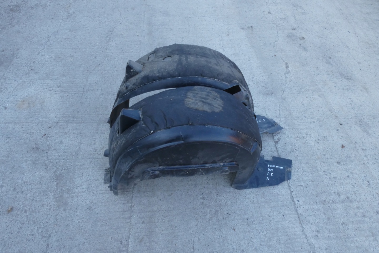 DS9 mudguard rear part rear. left right 9823495080 9823495180