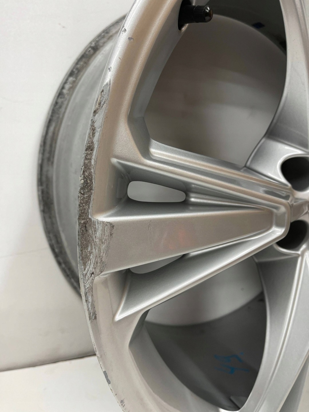 disk hliníkový 21'' AUDI Q8 4M8601025H 10j et20