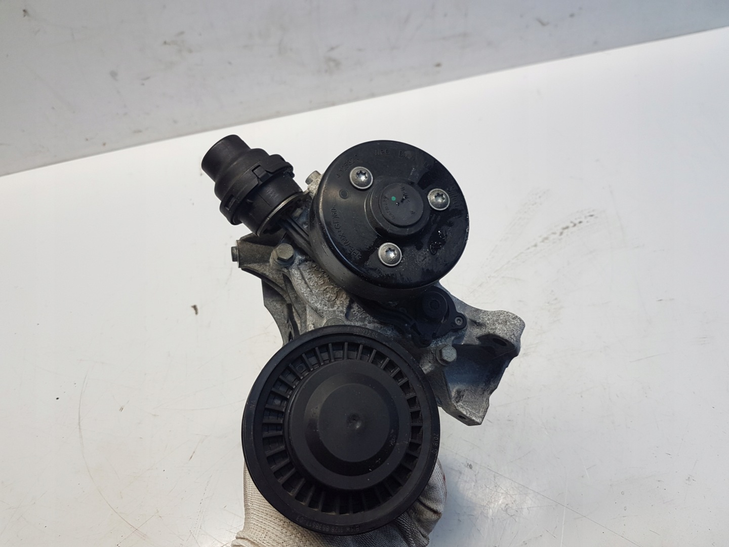 BMW G30 530E water pump 7644810