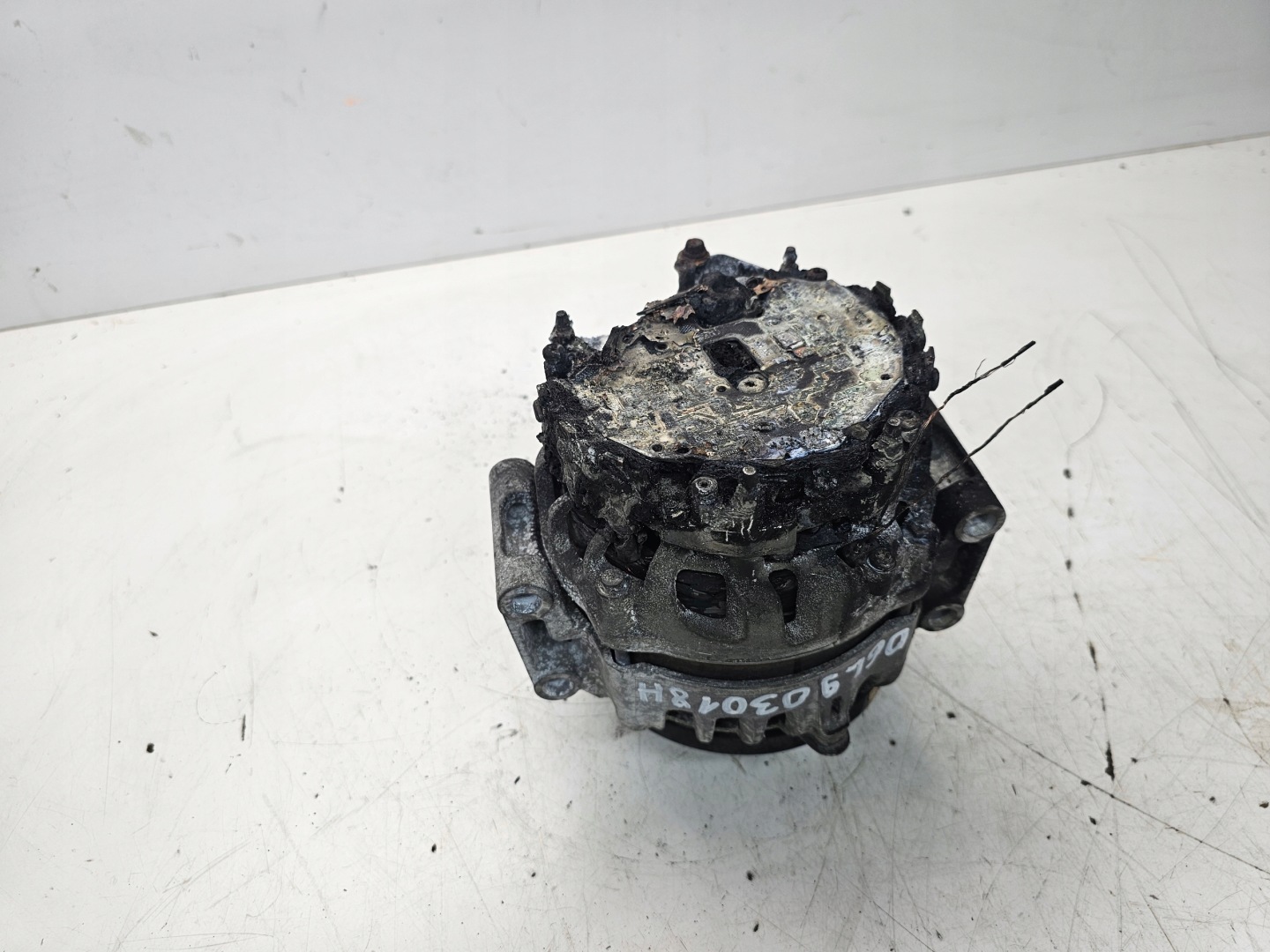 alternator AUDI A4 B9 A5 Q5 06L903018H damaged