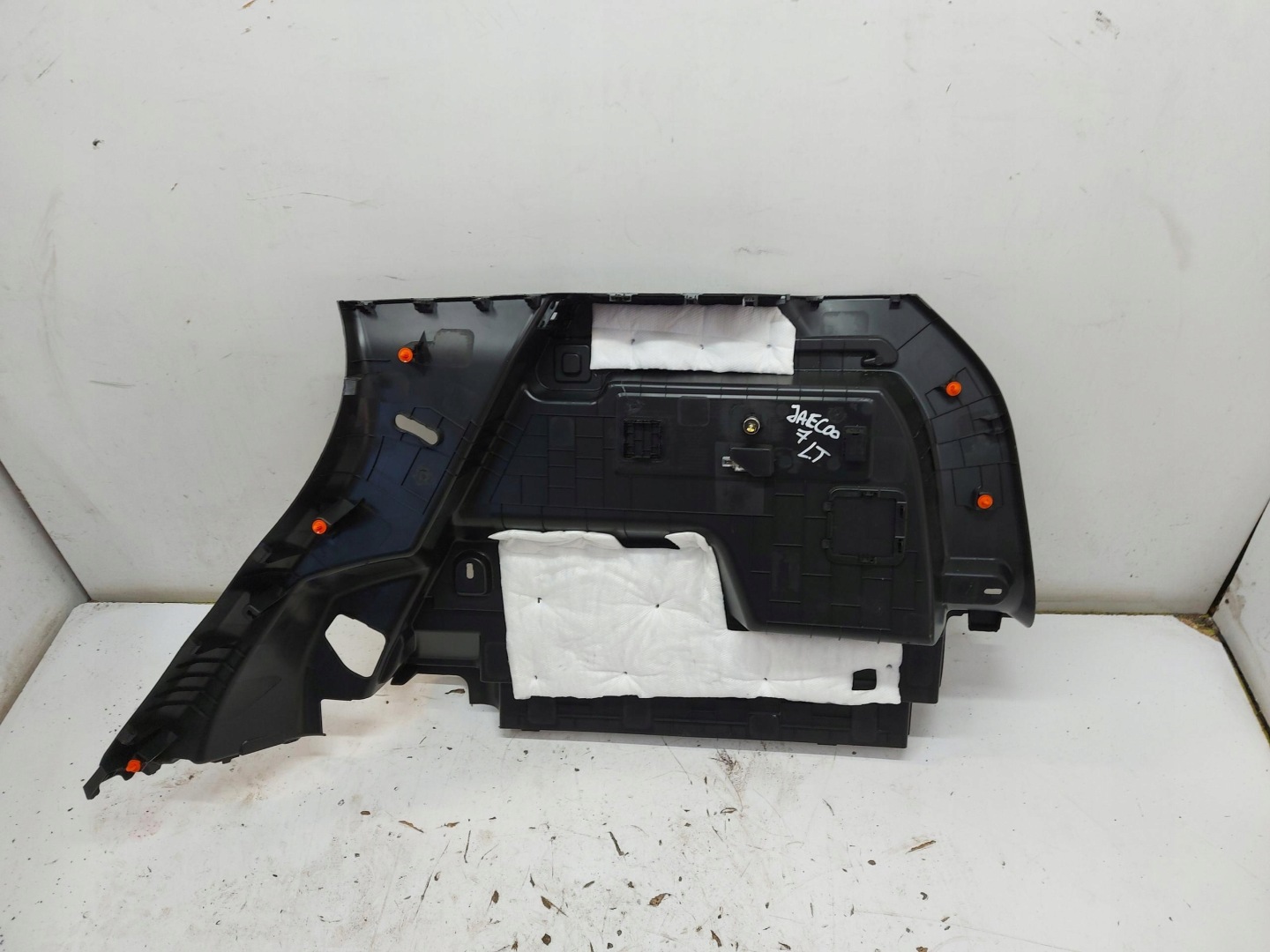 Jaecoo 7 PHEV 2025r boot upholstery left rear part