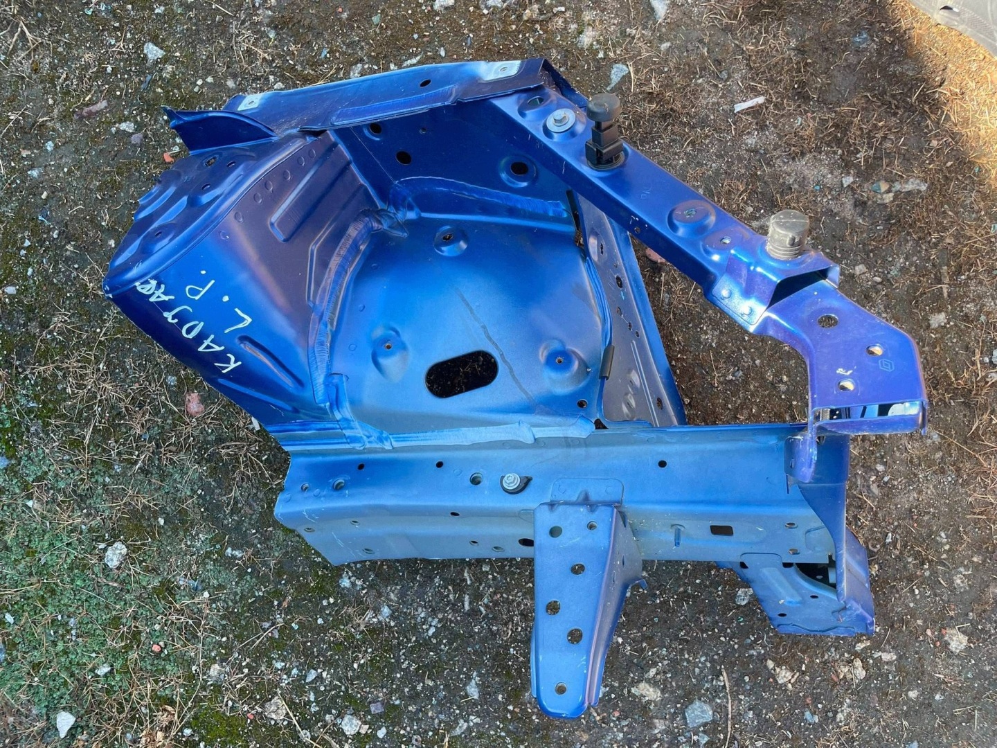 quarter front okular fartuch front side left Renault Kadjar