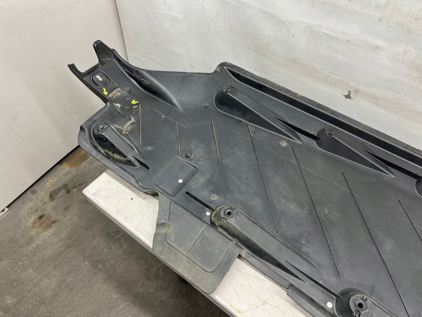 Audi A1 8X SPORTBACK cover chassis right 6R0825202A