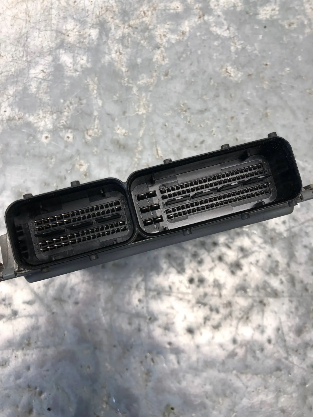 computer of the engine VW POLO V 6R 1.6D CAY 03L906023E