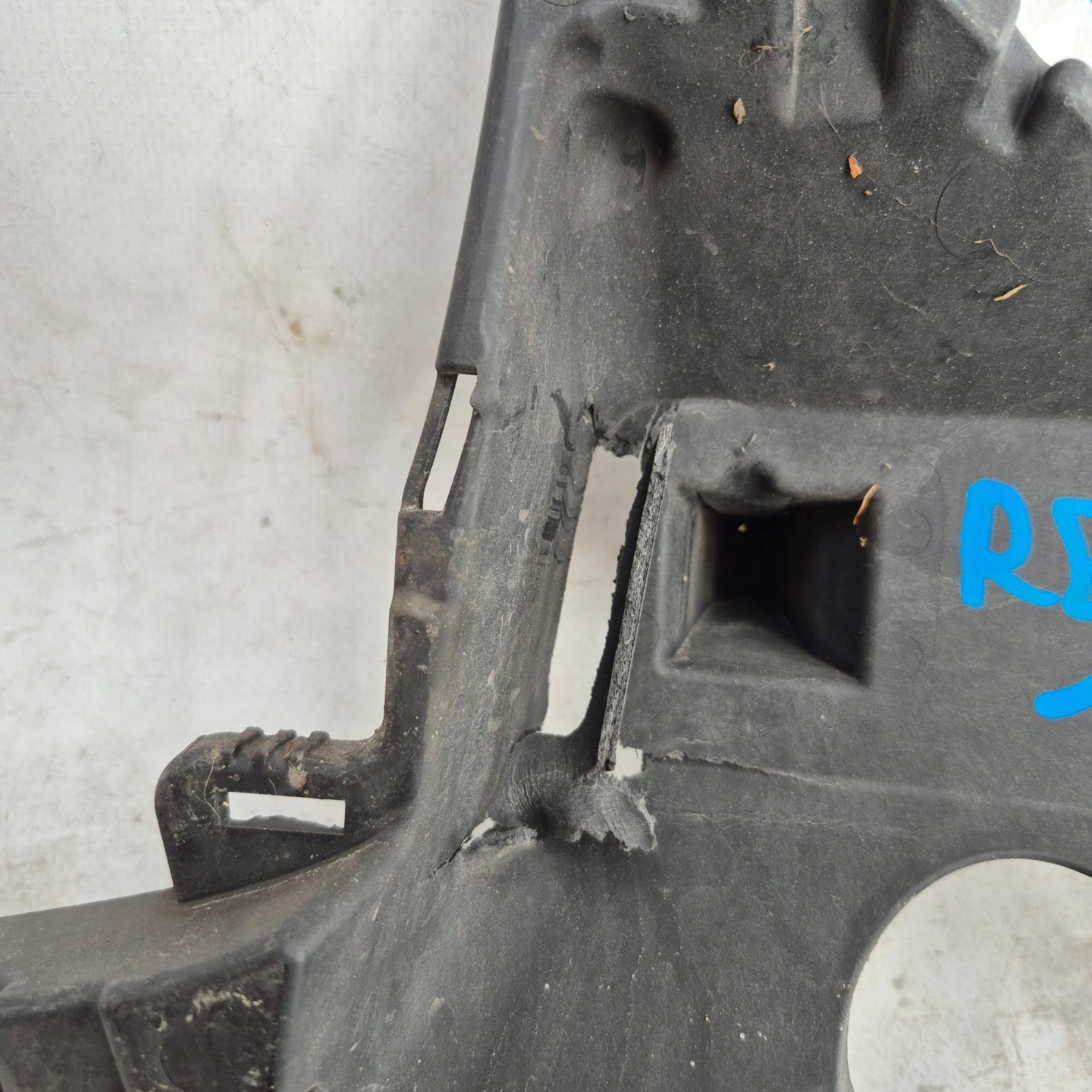 VOLVO S90 V90 16- bracket holder REFLEKTORA left support 31383237