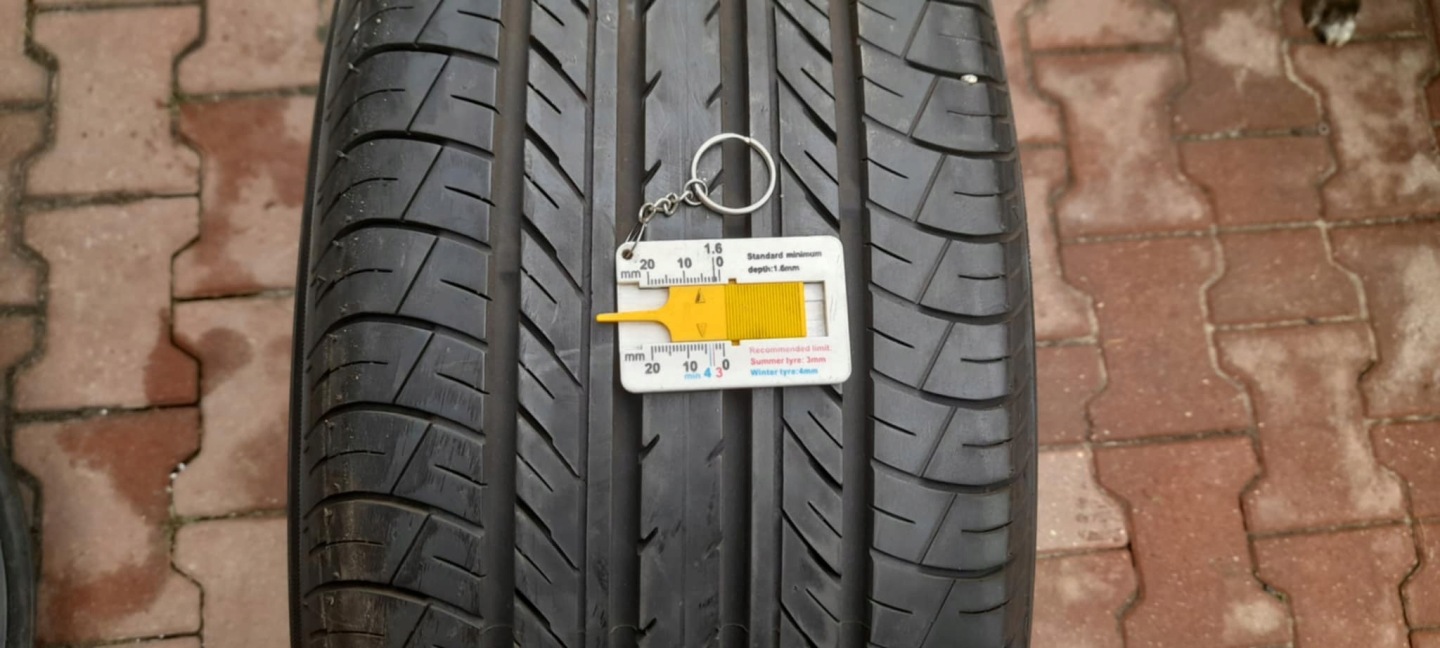 YOKOHAMA BLUEARTH E70 225/55R18 98H
