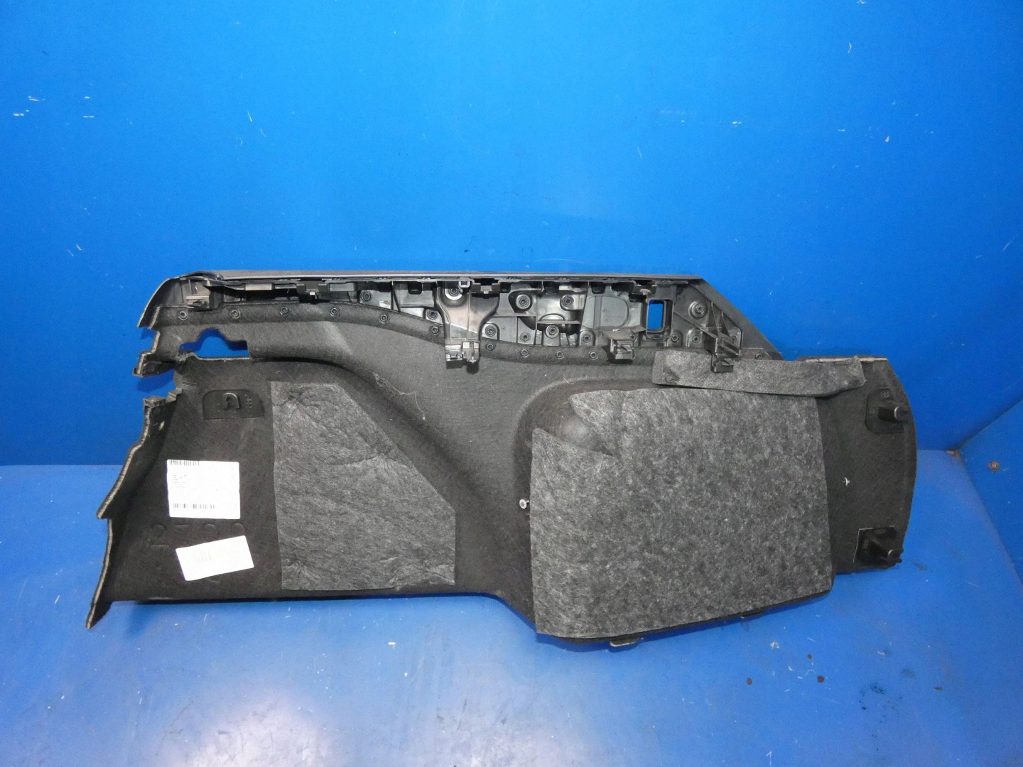 MERCEDES E KLASA W213 KOMBI side upholstery boot left rear part
