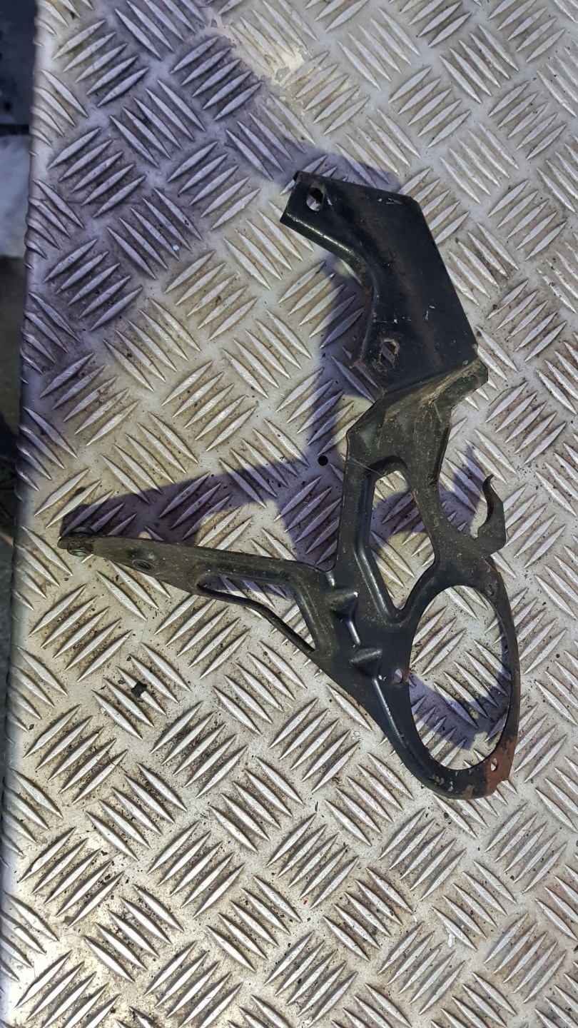 AUDI A6 C5 A8 D2 4.2 Halter luft WTORNEGO 077906615C