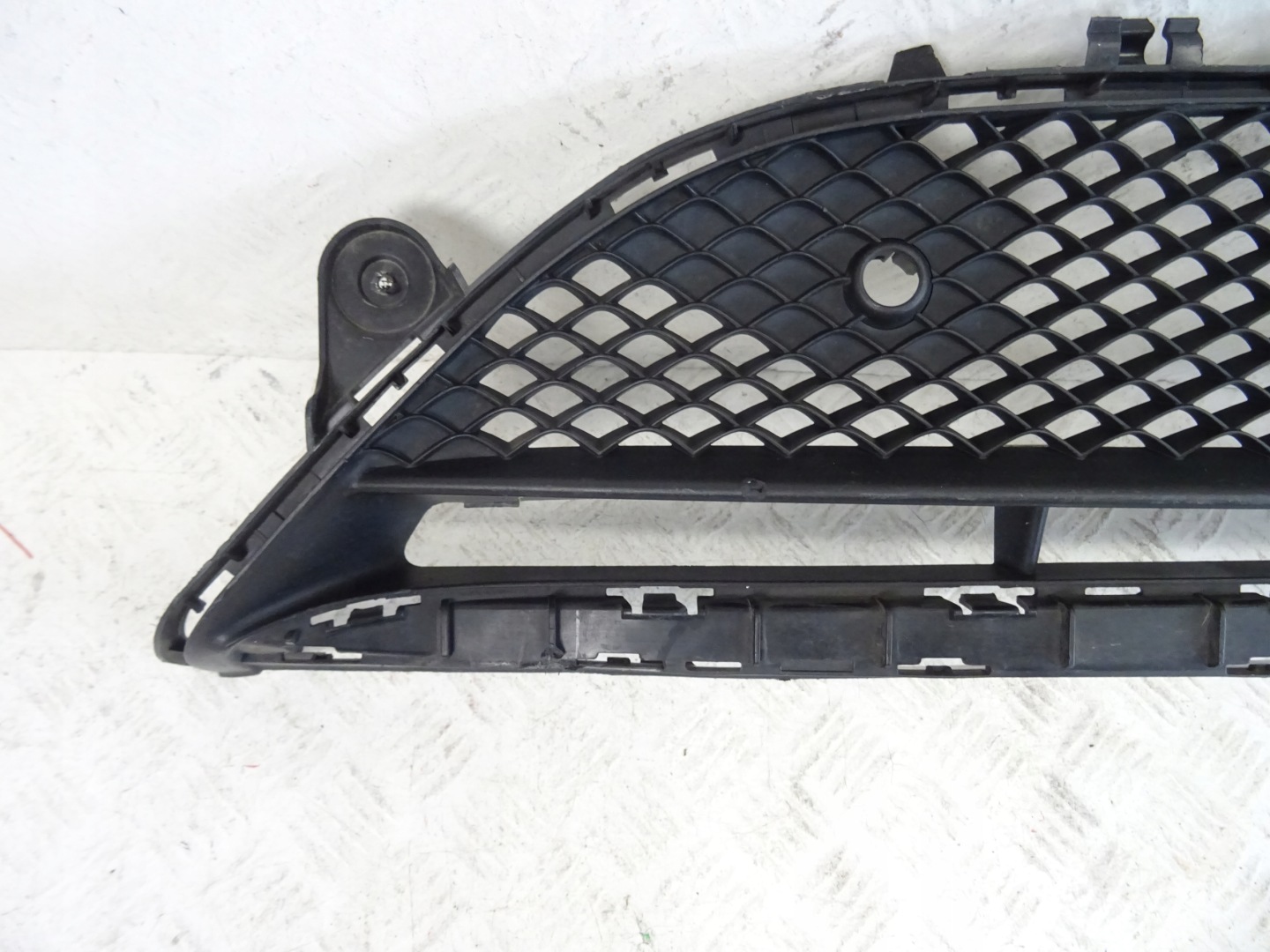 grid of a bumper front front central MERCEDES W213 A2138856900