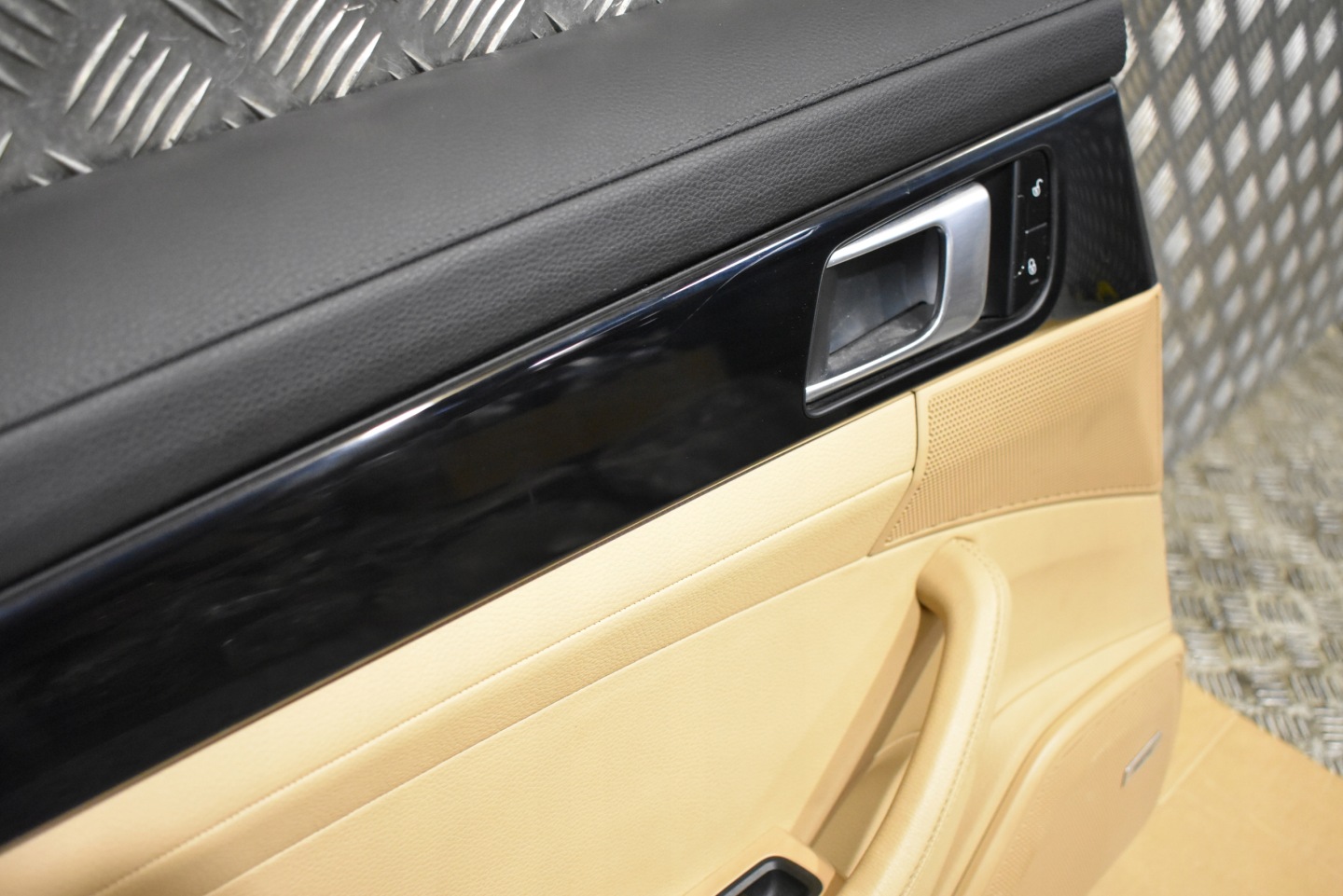 IDEALNY side rear part rear left PORSCHE PANAMERA 971 LUXOR BEIGE 1