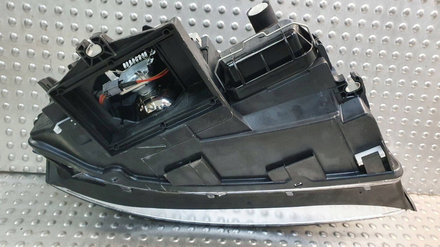 light front left XENON AUDI A4 B6 VALEO 00