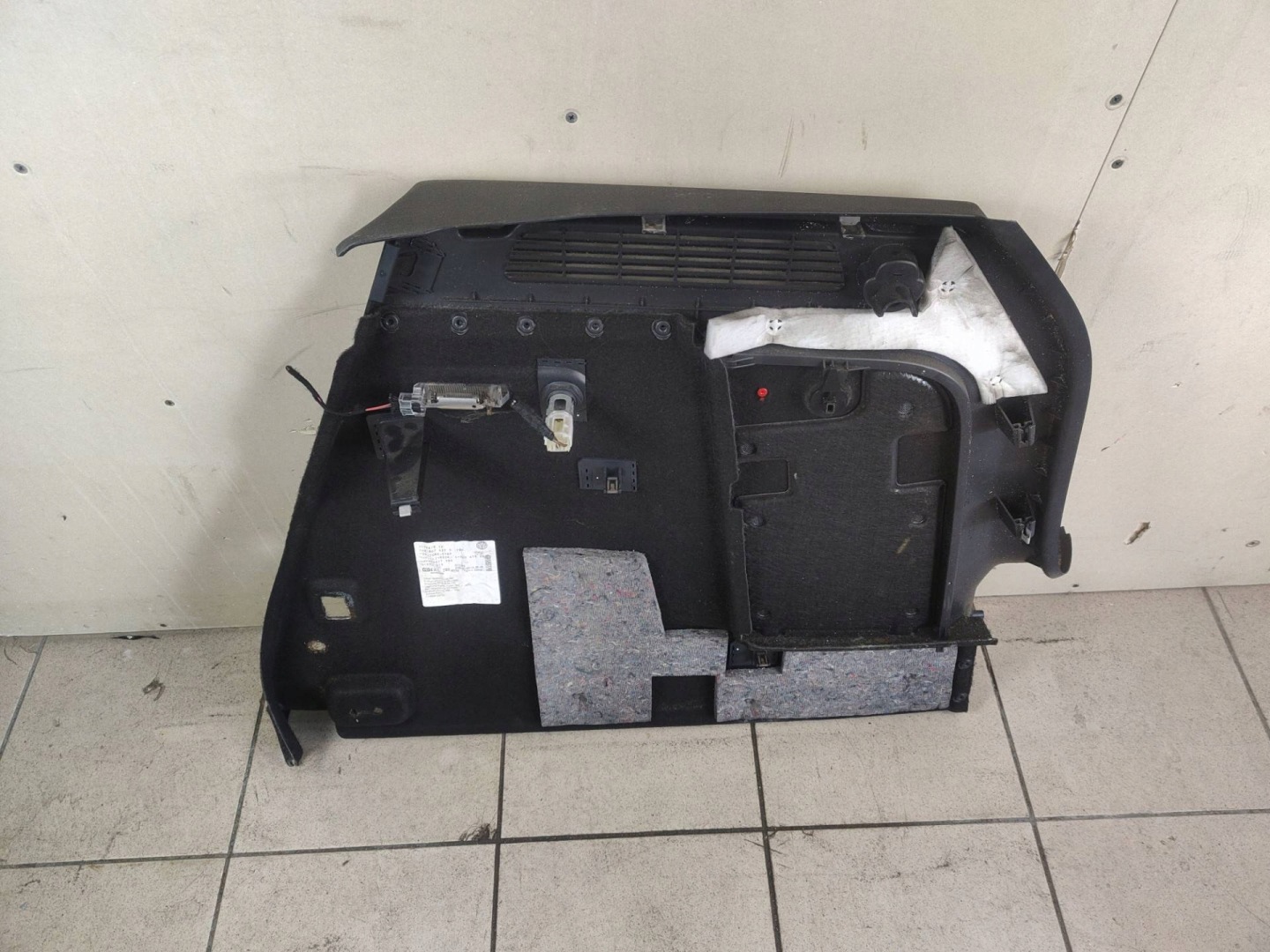 upholstery boot left side Volkswagen Tiguan 2008 5N0867427