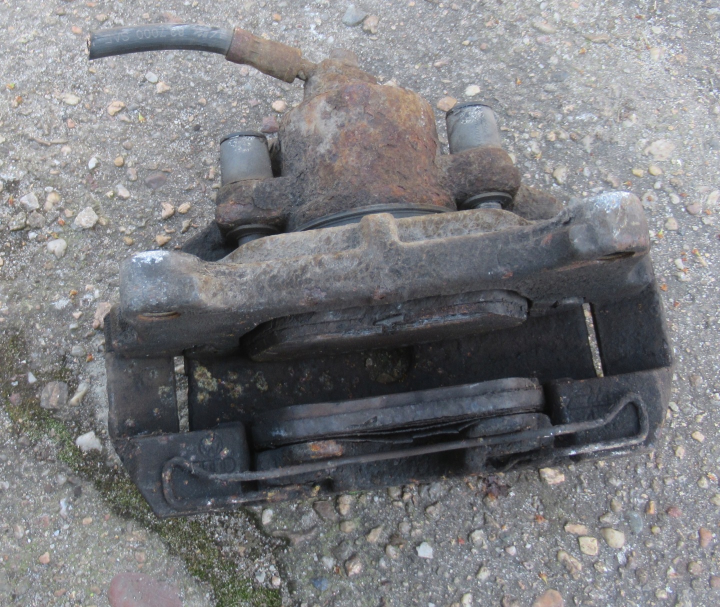 VW PASSAT B6 KOMBI 2.0 TDI 06R caliper brake left front