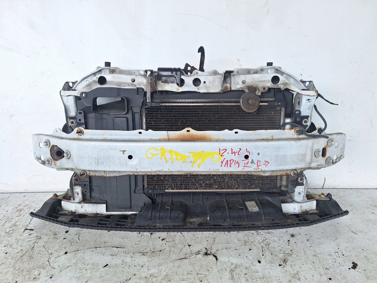 TOYOTA YARIS III 11-14 support panel for radiators 1.3B