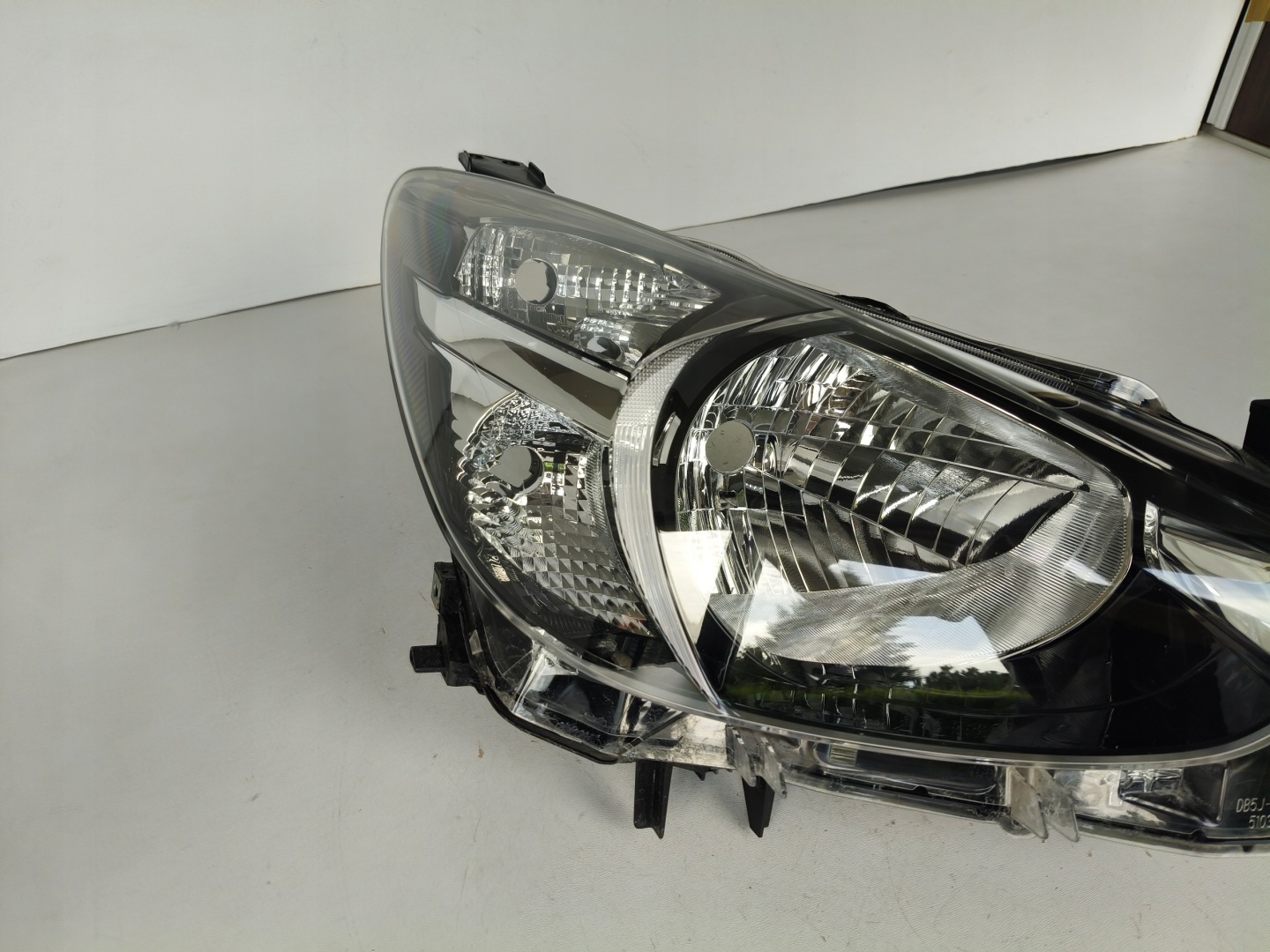 light right REFLEKTOR MAZDA 2 14