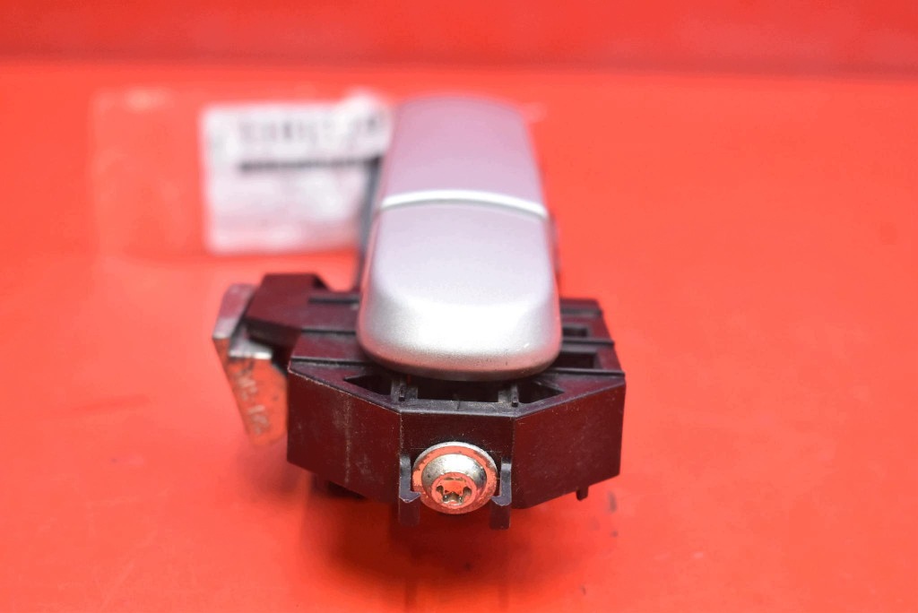 handle right front front SREBRNA NISSAN TIIDA C11 04-08