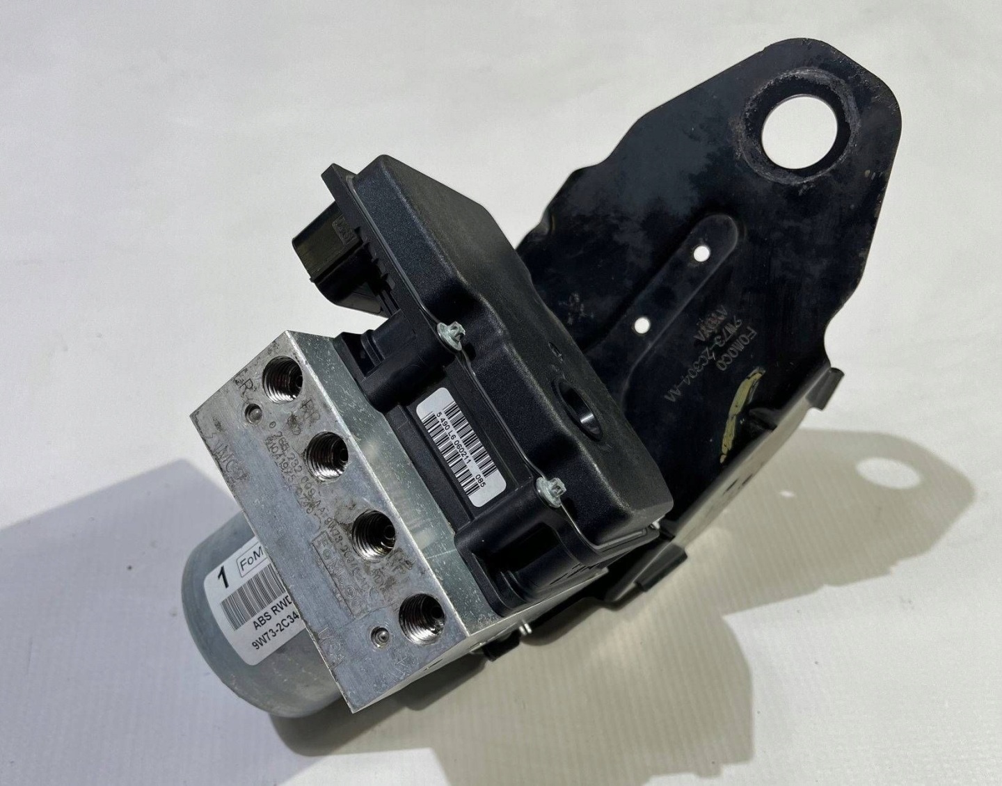 pump control unit ABS Ford Crown Victoria Lincoln Town Car 2011