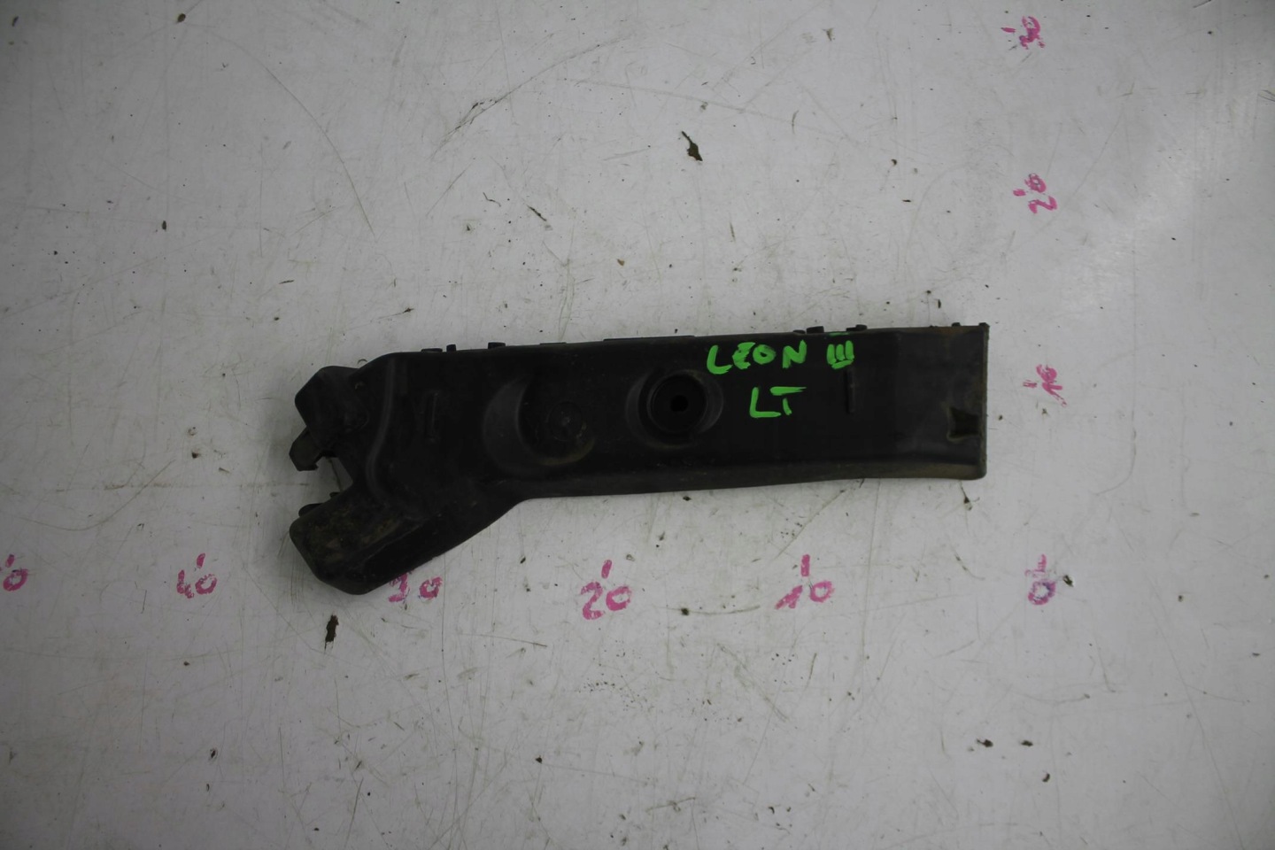 bumper bracket left rear part 5F0807375 SEAT LEON III 5F
