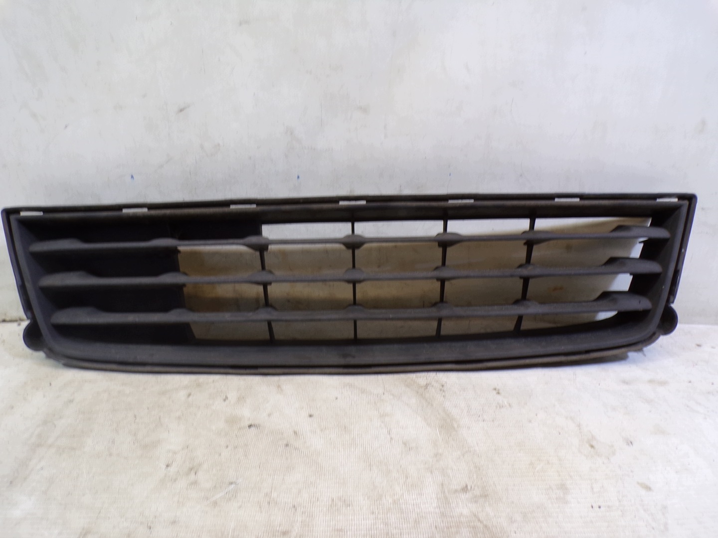 Lüftungsgitter mitte der Stoßstange vorne SUZUKI SPALSH (F)