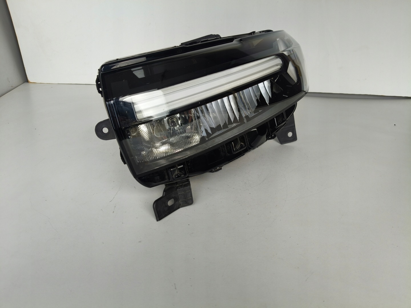 light left REFLEKTOR DACIA DUSTER III 24- LED