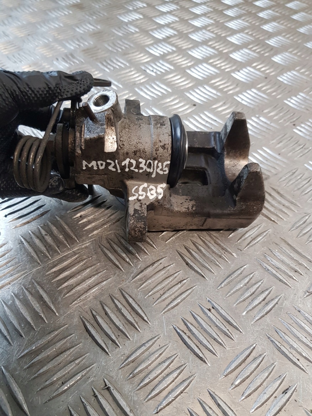 caliper brake left rear part AUDI A6 C5 2.5TDI 02R