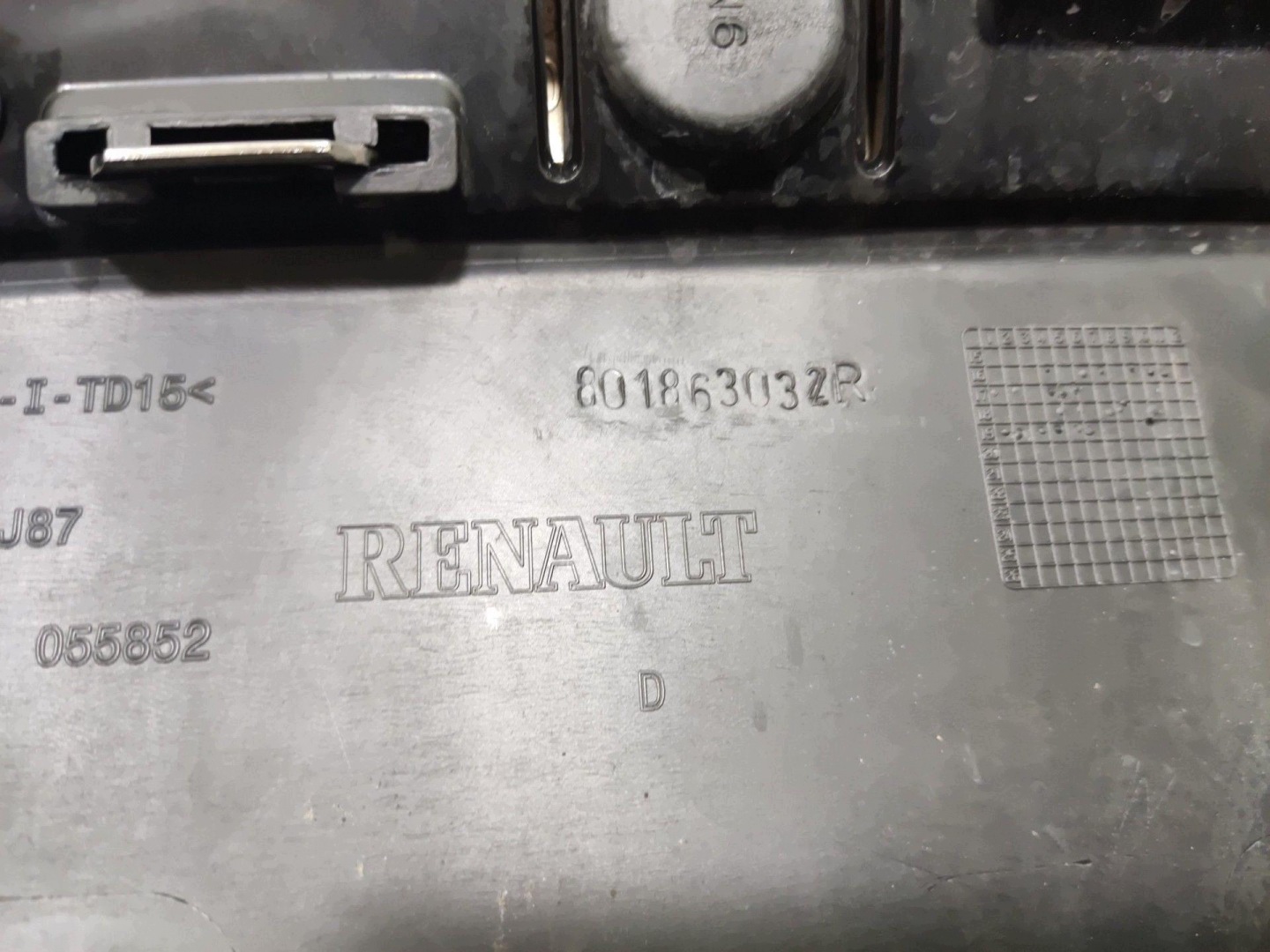 lišta dveře pravá pravý předek RENAULT CAPTUR a 2013-2019 801863032R