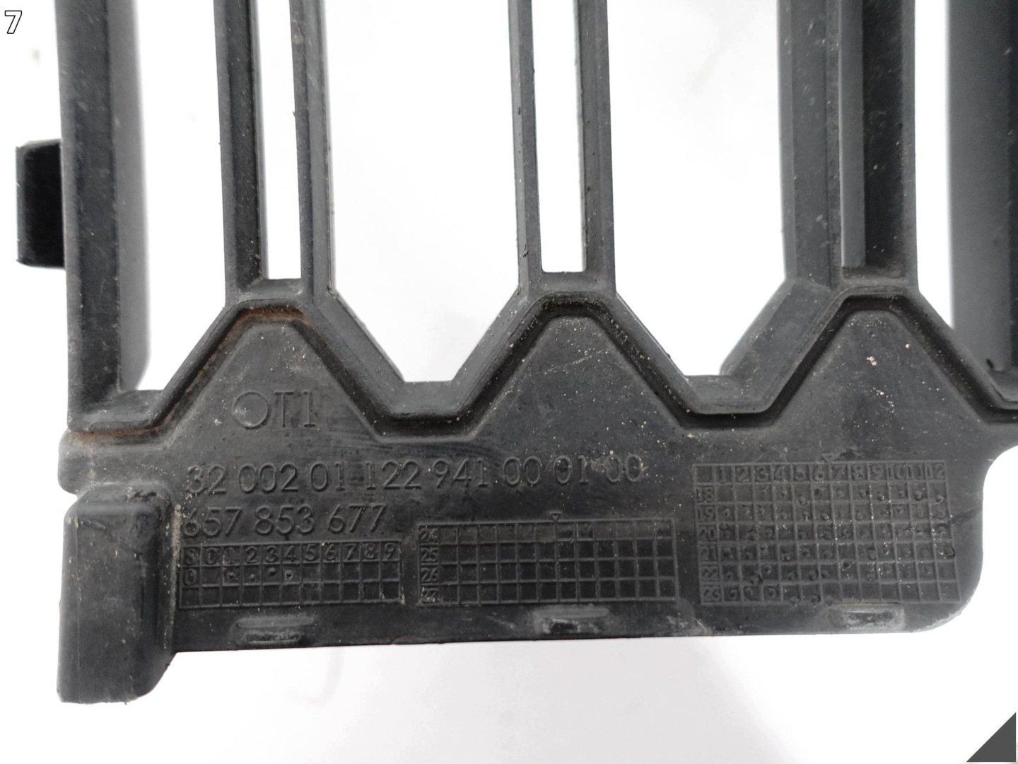 SKODA SCALA 657 19-23 lower grid grille intake W bumper front 657853677