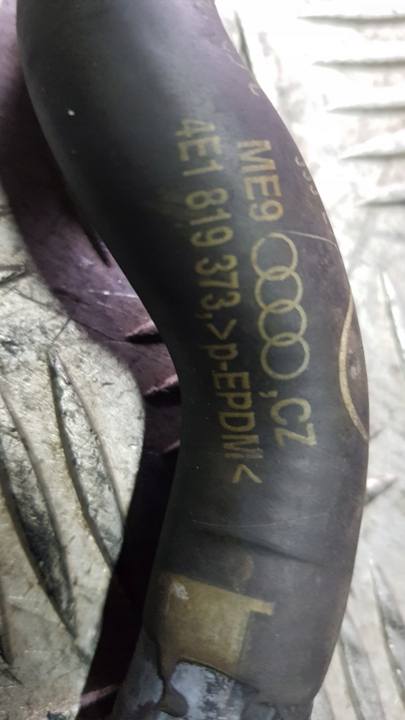 AUDI A8 D3 3.0 TDI crijevo cijev prijenos vode 4e1819373