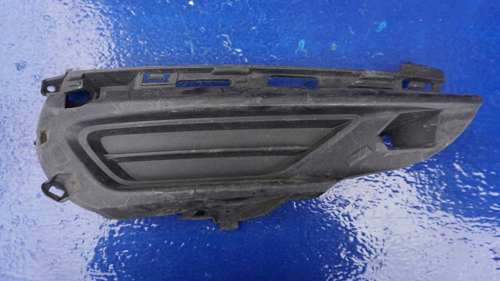 VOLVO XC60 II grid spoiler of a bumper front right