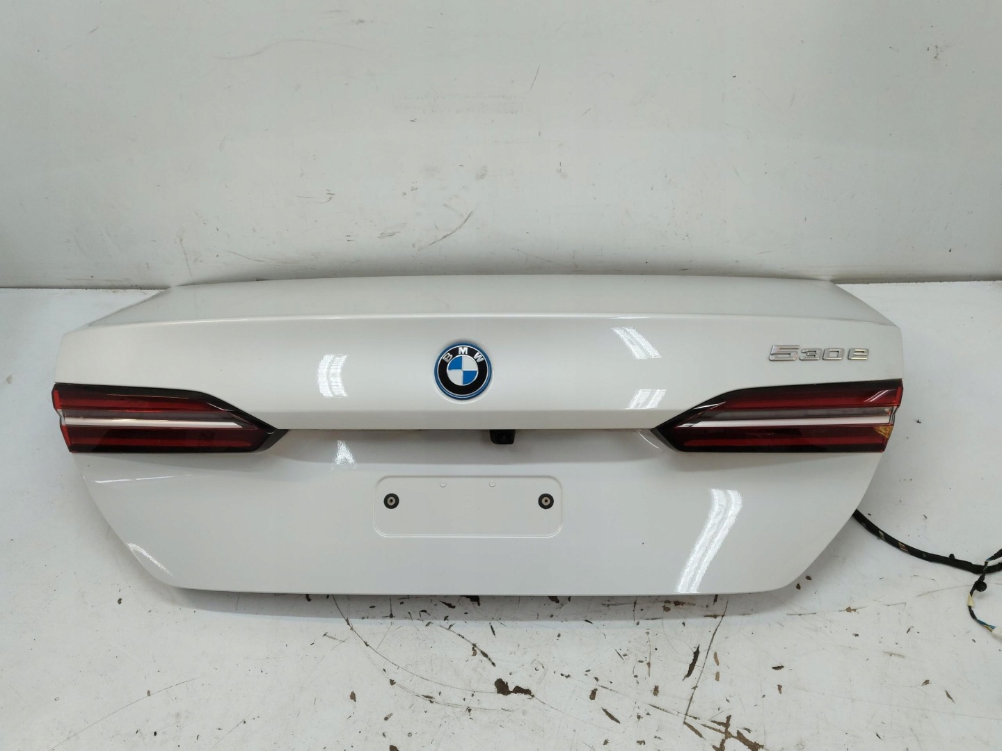 BMW 5 G60 530E x-drive trunk door boot A96