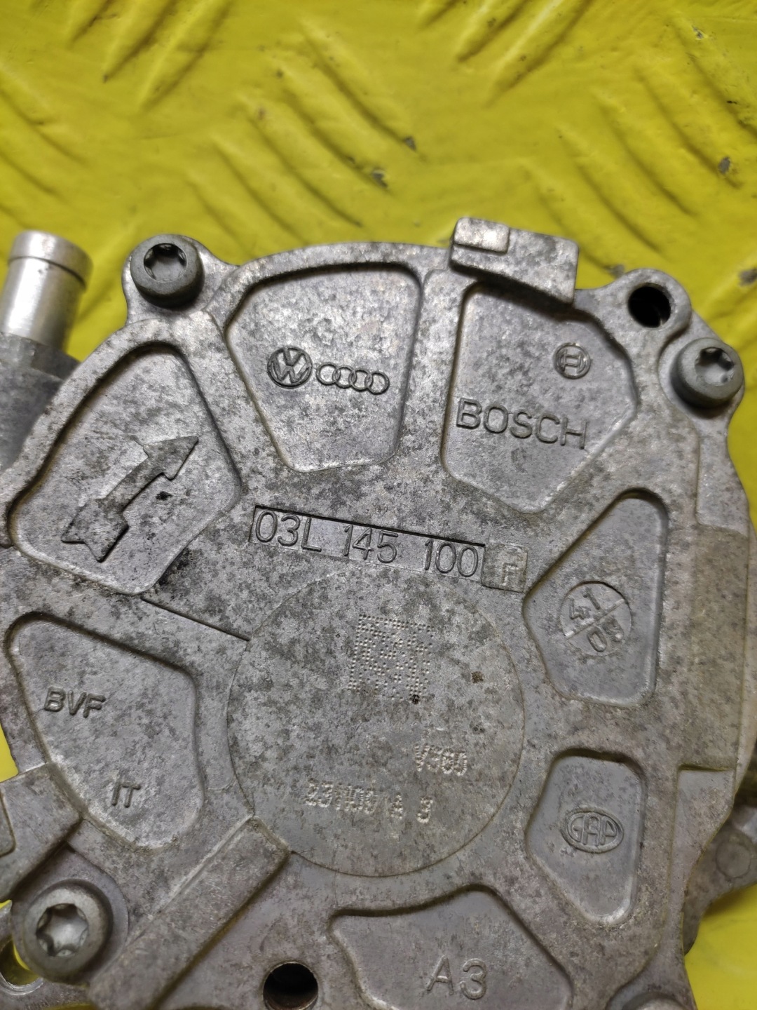AUDI A6 C6 2.0 TDI Pompa VACUM 03L145100