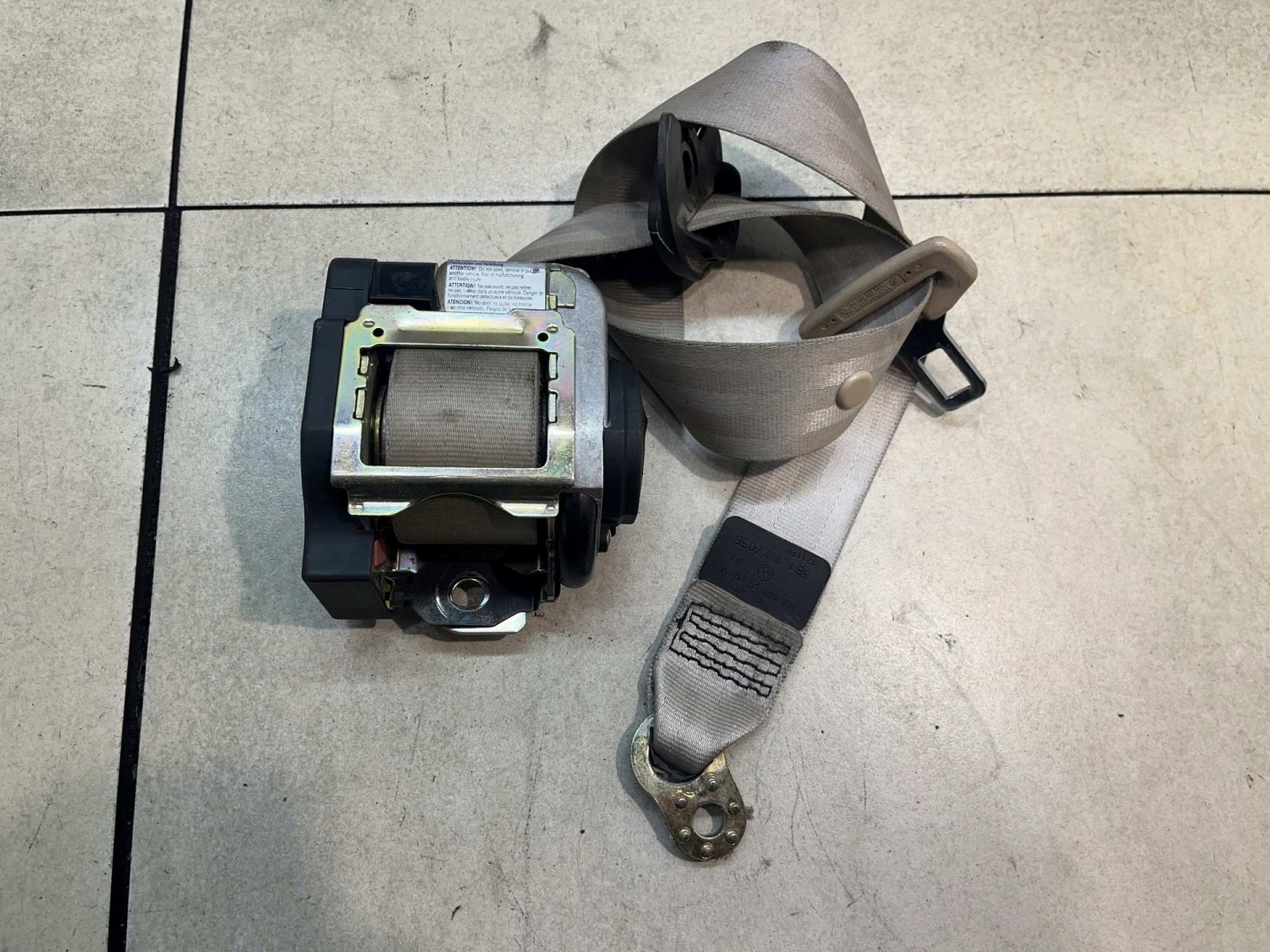 tension belt safety right front VW PASSAT B5 1.6B 3B1857706B