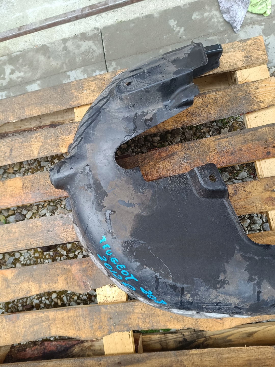 mudguard right front right front PEUGEOT 208 and