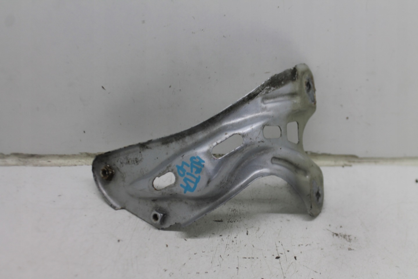 Console Support Support plaque Aile P1K5821138 VW SKODA