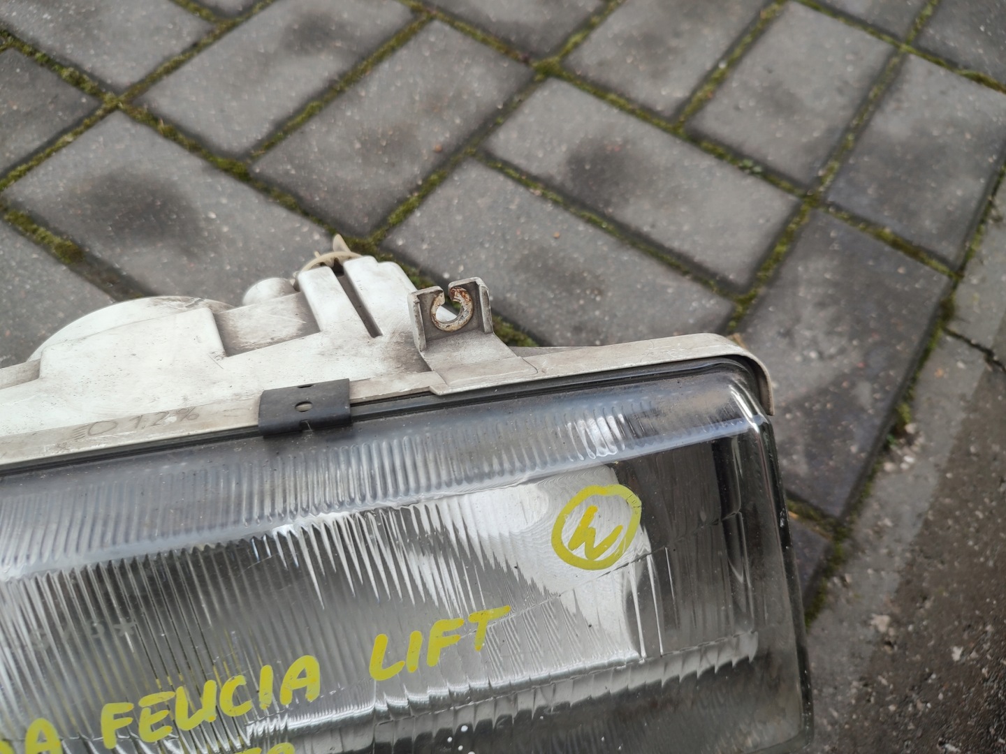 light front right Skoda Felicia and 246150-00