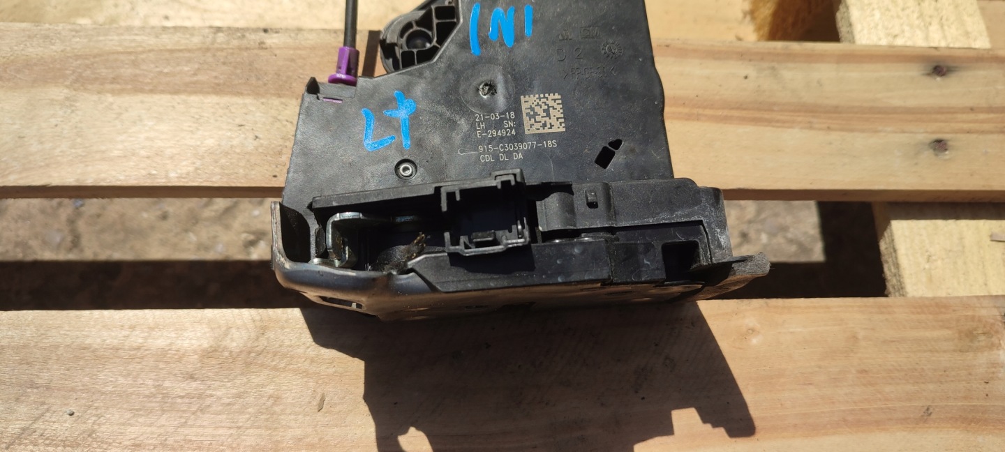 lock door left rear part left rear Opel Insignia B 13598377