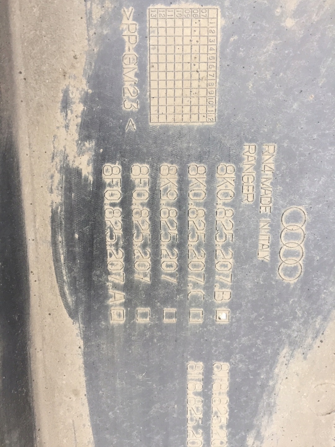 AUDI A4 B8 A5 Blende Abdeckung abdeckung des Bodens Unterfahrschutz links