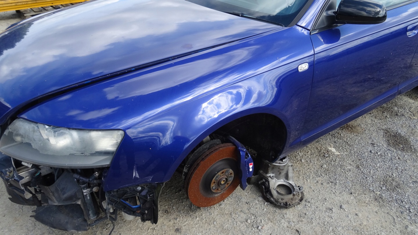 blatník levý AUDI S6 2006 LZ5F 4F0821103C