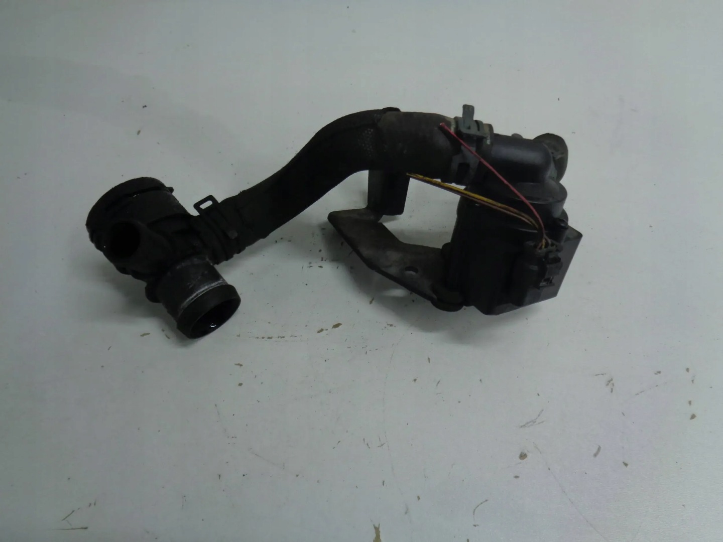A4 B8 A5 A6 Q5 EXEO 2.0 TDI supplementary water pump 03L965561