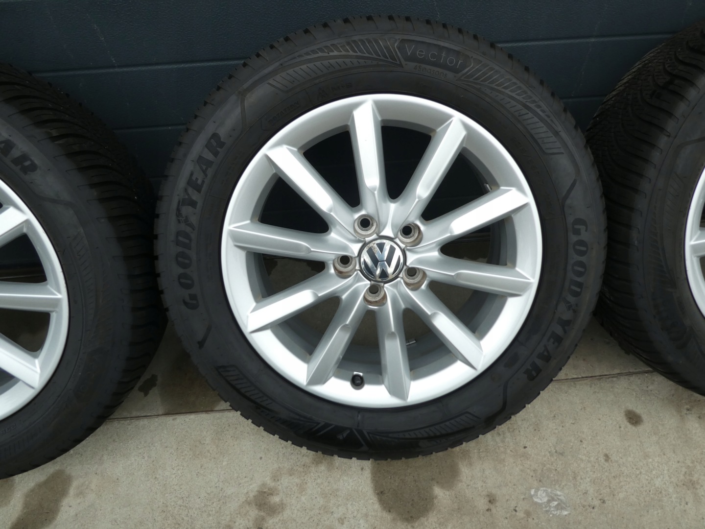 4X wheels discs tyres AUDI Q3 8U0 8U0601025S 2023R