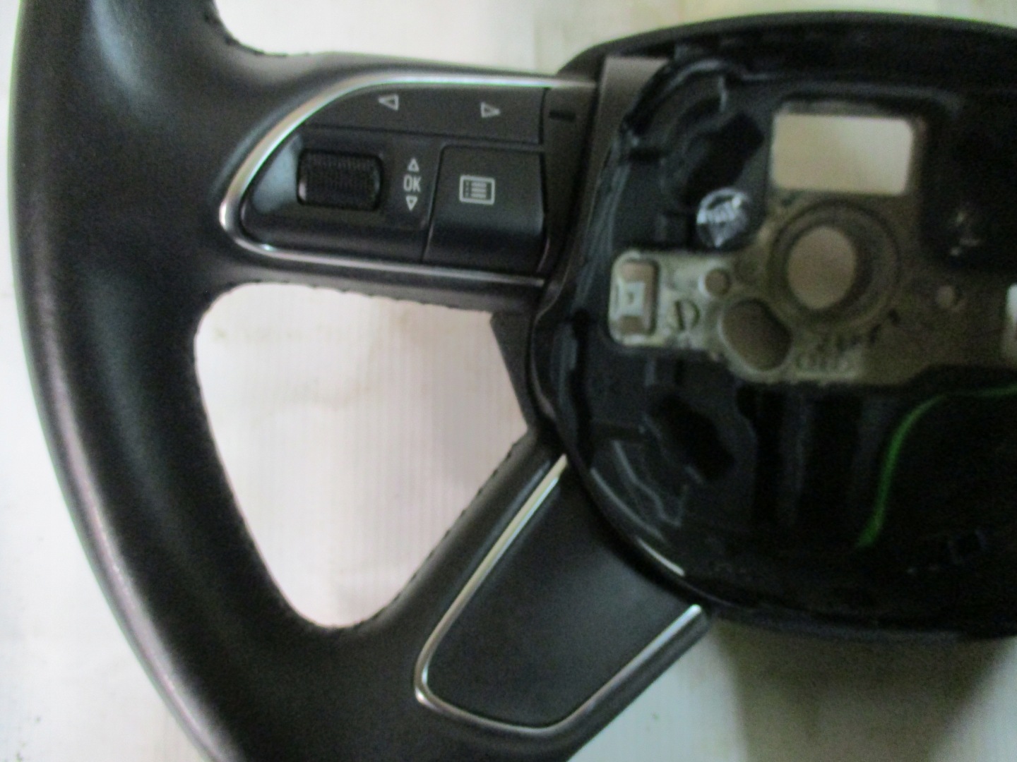 LENKRAD AUDI Q3 8U0