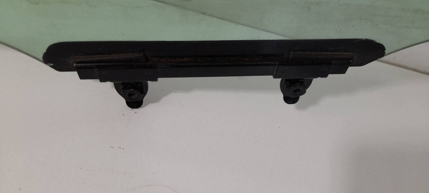 Toyota Corolla E21 LAMISAFE klejona window door front right (ST41)